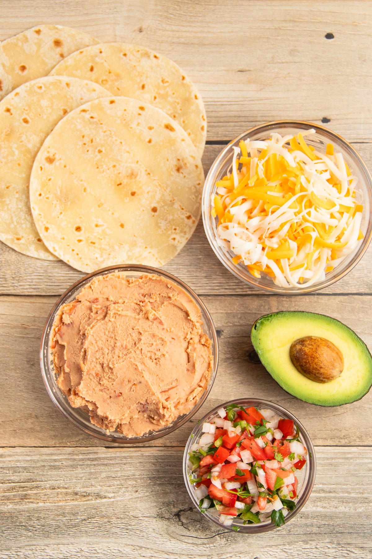 This is a picture of the ingredients needed to make this tacos.